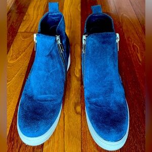 Steve Madden 8.5 Wedgie style Closed Shoe, Dark Blue Women’s Shoes 💙